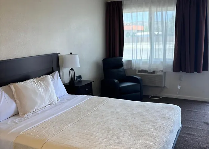 Leisure Lodge Motel