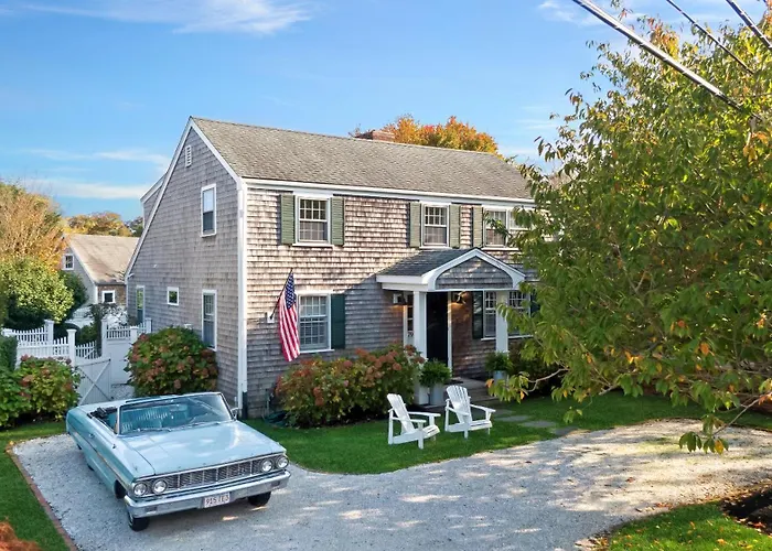 Modern Saltbox In Edgartown Village