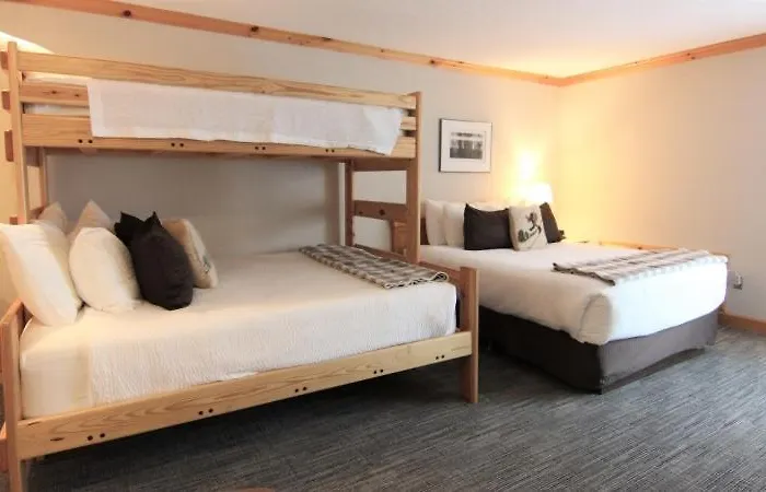 Selkirk Lodge