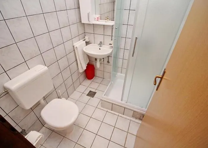 Apartments Neven - One Bedroom Apartment With Terrace And Garden View A2