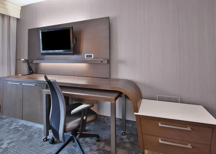 Courtyard By Marriott Somerset