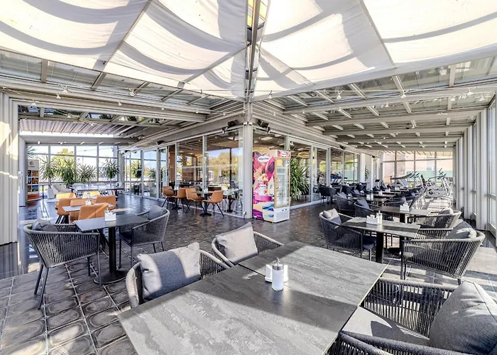 Hotel Aura Design&Garden Pool