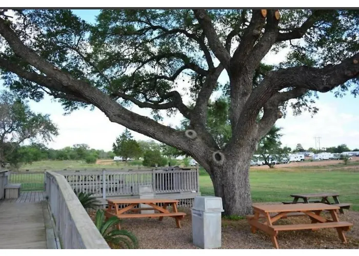 Hotel O Executive Inn & Suites Cuero Hwy 87