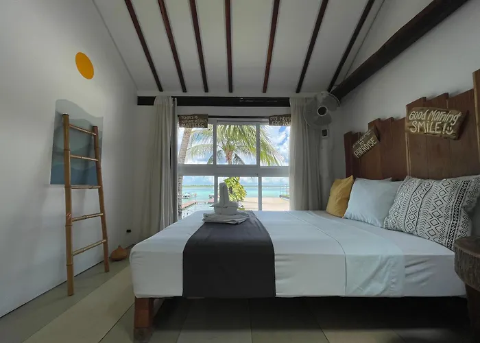 The Yak Lake House Hostal Bacalar - Front Lagoon