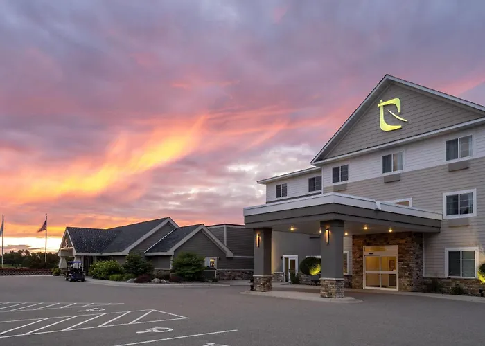 Little Crow Hotel & Conference, Trademark By Wyndham