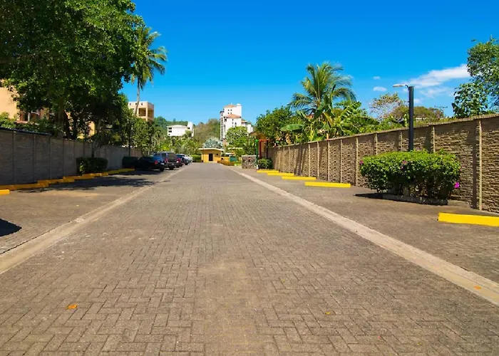 Apartamento De Lujo En Playa Jaco, Frente Al Mar, Wifi, Ac, Parqueo Privado Y Piscinas