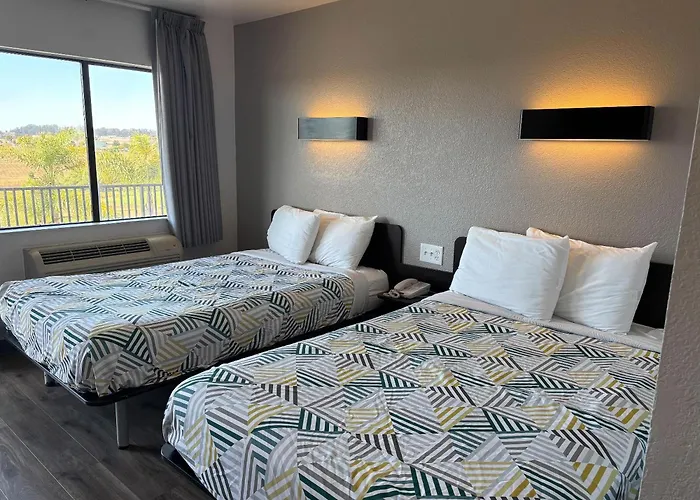 Hotel B5 -Watsonville