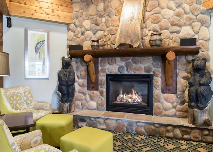 White Pine Inn & Suites