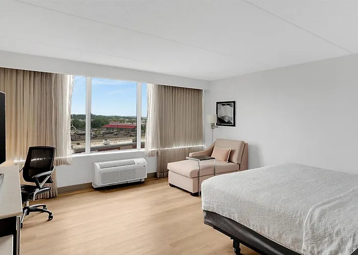 Hampton Inn & Suites By Hilton Toronto Markham
