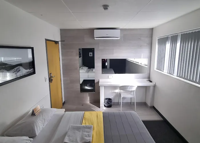 Check Inn Hotel