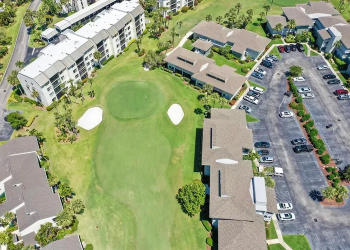 Excellent Beach Front Community, Golf Course, Tennis, Sunny Weather Year Round!