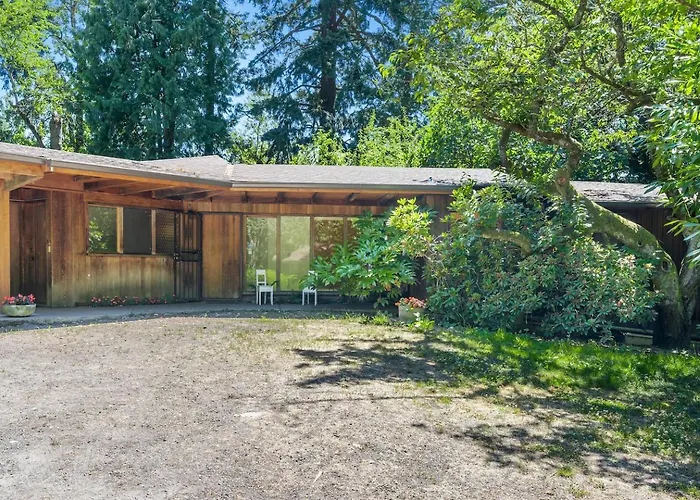 The Riverfront Retreat-Woods Landing
