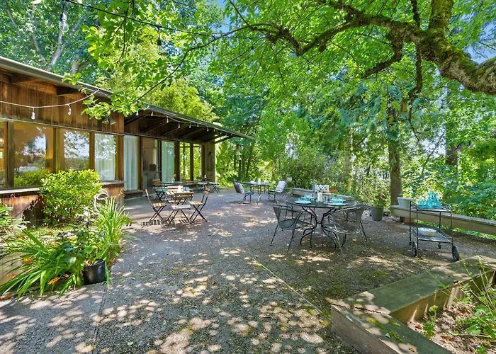 The Riverfront Retreat-Woods Landing