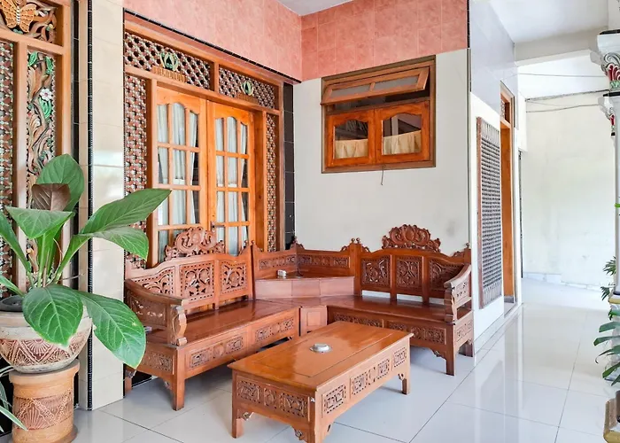 Reddoorz Hotel Tejomoyo Near Bukit Sekipan Tawangmangu
