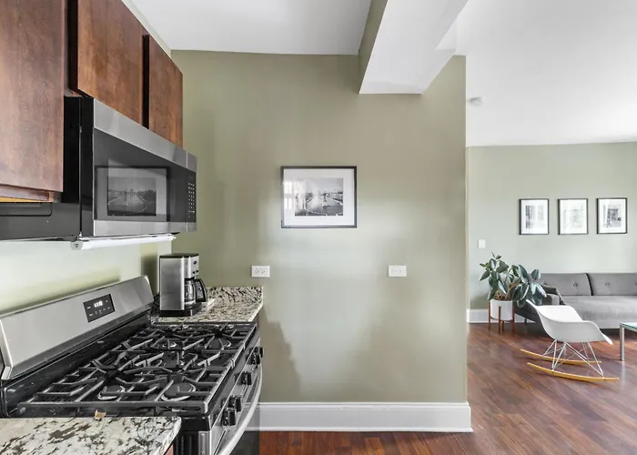 Private Room In Stylish Humboldt Park Retreat