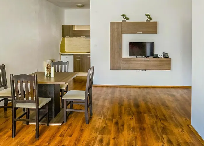 Everwood Hotel & Restaurant