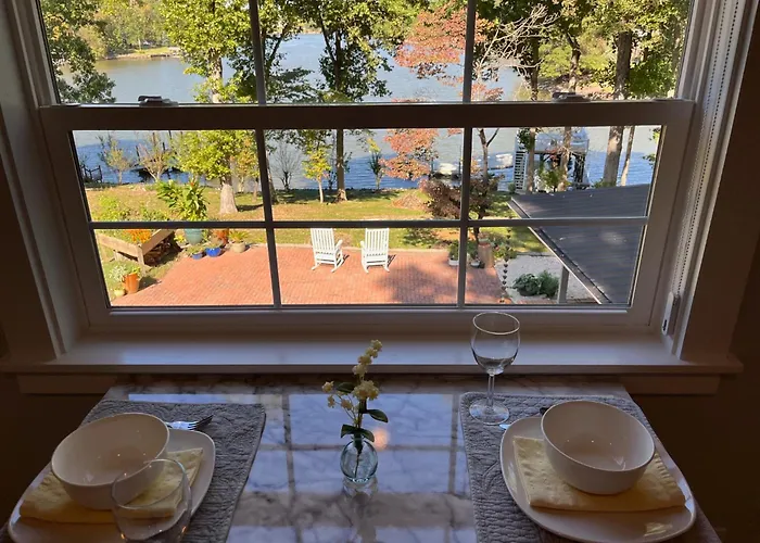 Lake House Suite