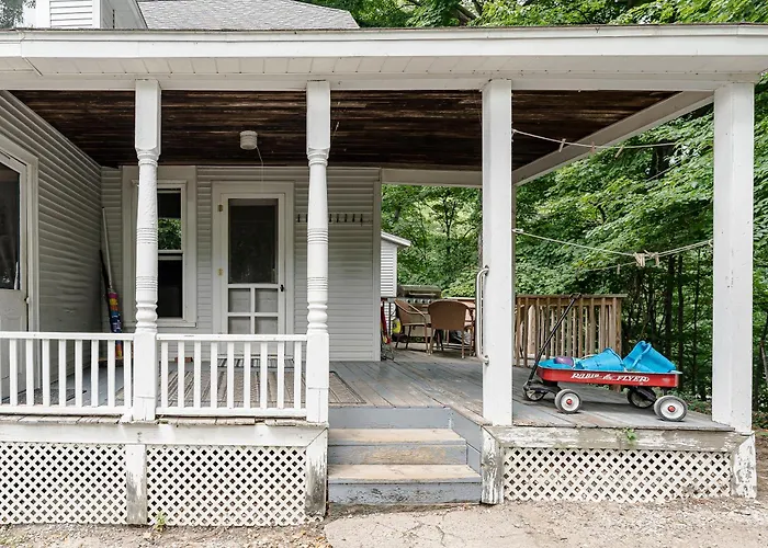 Pavillion Paradise Is Walking Distance To Lake Michigan