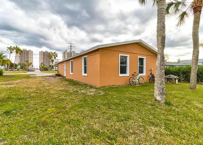 Cape Key Updated Beach Bungalow