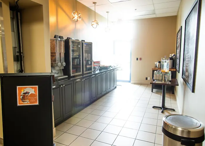 Super 8 By Wyndham Mississauga