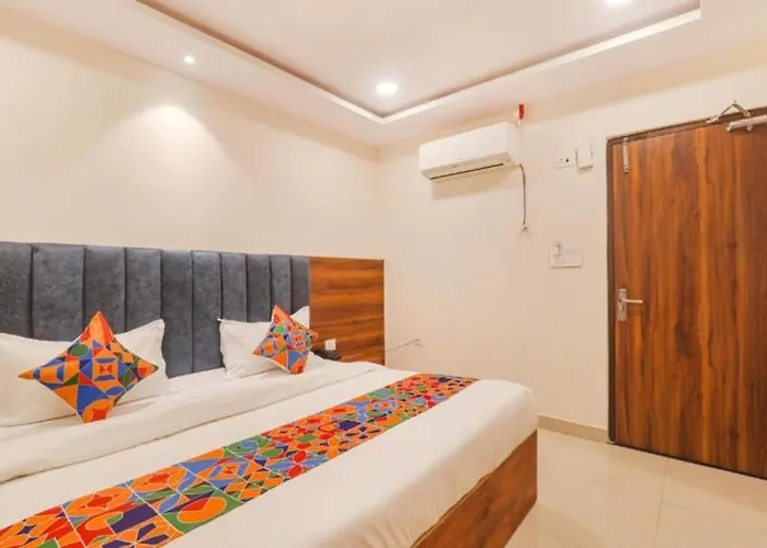 Rrooms Rachna Inn