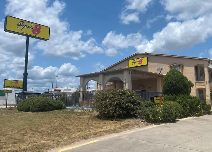 Super 8 By Wyndham Decatur Texas