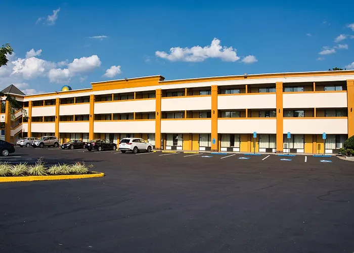 Days Inn Alexandria By Wyndham