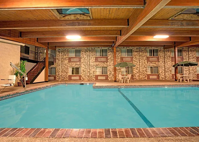 Super 8 By Wyndham Monticello