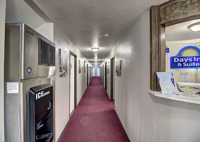 Days Inn & Suites By Wyndham Lolo