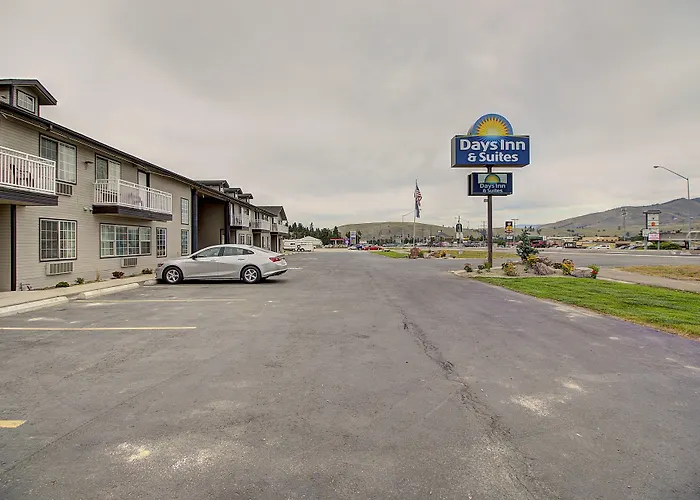 Days Inn & Suites By Wyndham Lolo