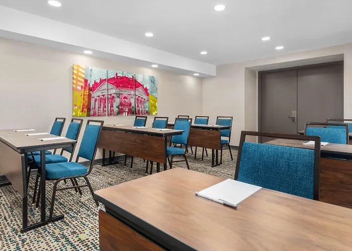 Hampton Inn & Suites By Hilton Toronto Downtown