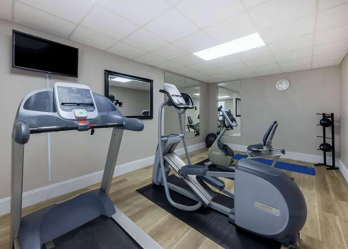 Days Inn & Suites By Wyndham Fort Bragg/Cross Creek Mall