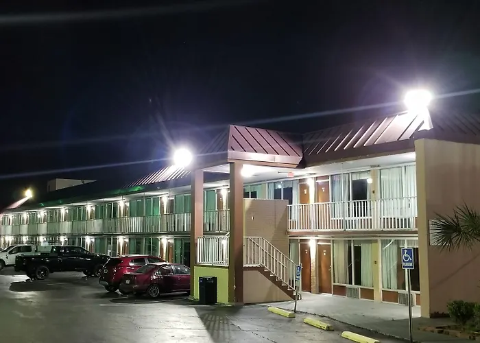 Days Inn & Suites By Wyndham Charleston Airport West