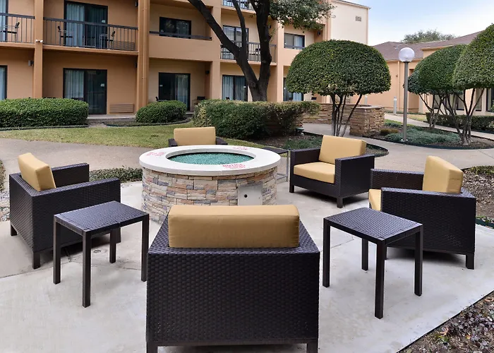 Courtyard By Marriott Dallas Northwest