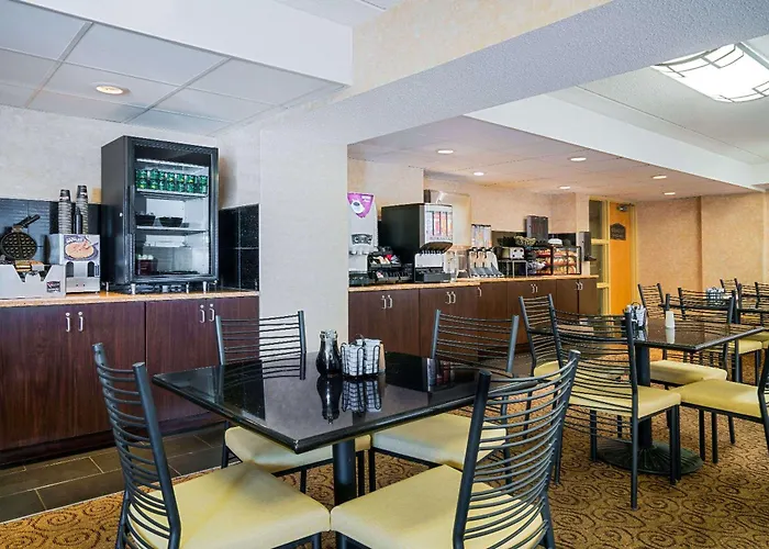 Ramada By Wyndham Plymouth Hotel & Conference Center