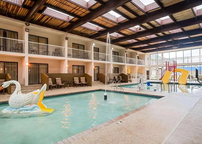 Ramada By Wyndham Plymouth Hotel & Conference Center