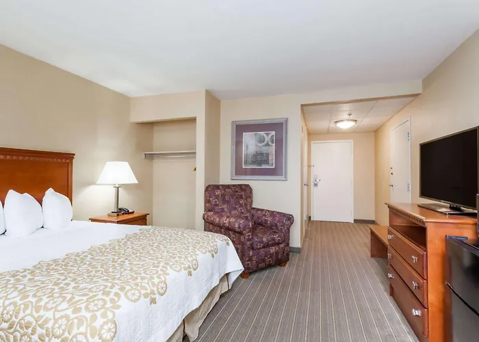 Days Inn By Wyndham Windsor Locks / Bradley Intl Airport