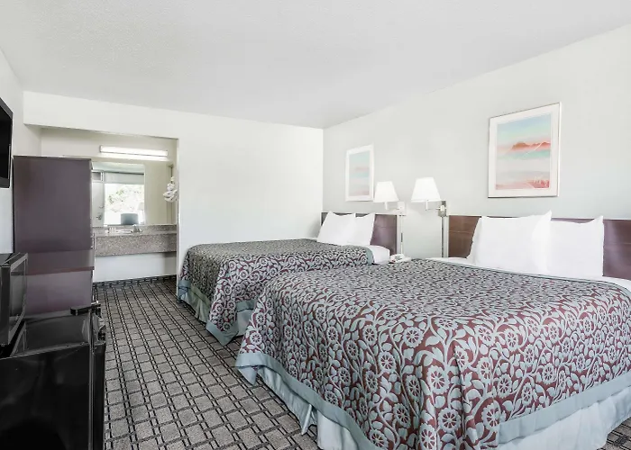 Days Inn By Wyndham St Clairsville