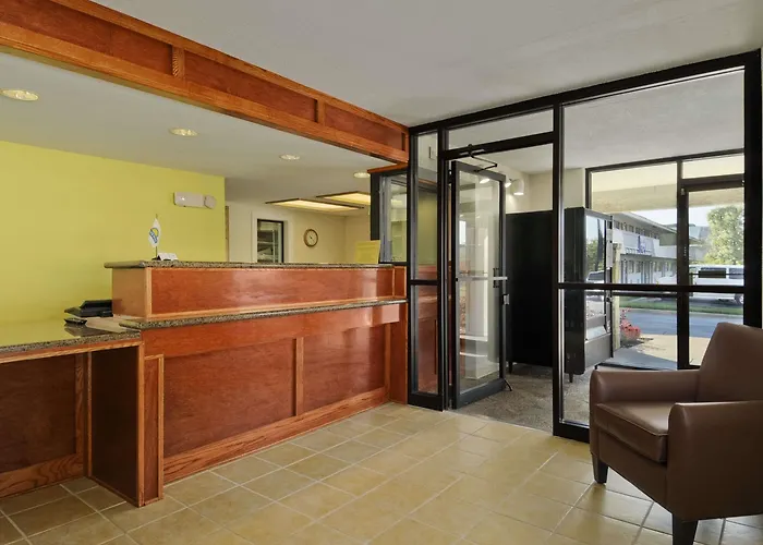 Days Inn By Wyndham Overland Park
