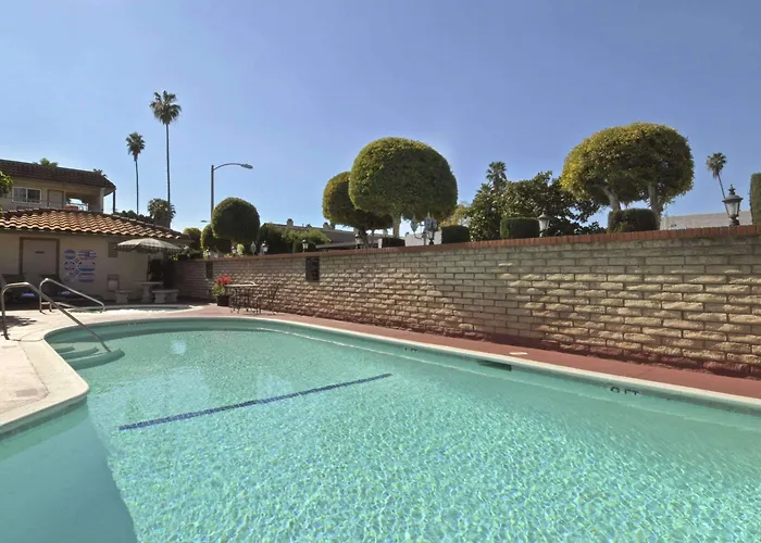 Ramada By Wyndham Pasadena