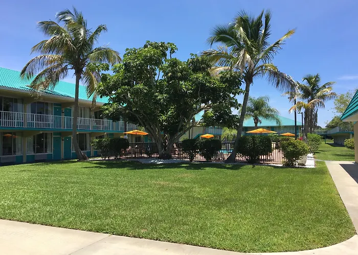 Days Inn & Suites By Wyndham Fort Pierce Midtown