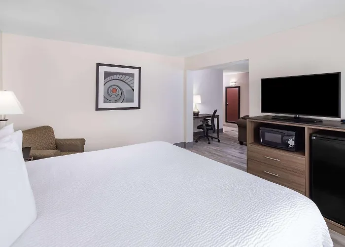 Ramada By Wyndham Hendersonville