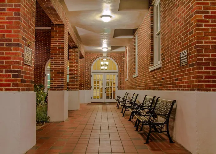 Hassayampa Inn