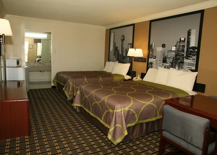 Super 8 By Wyndham Tyler Tx