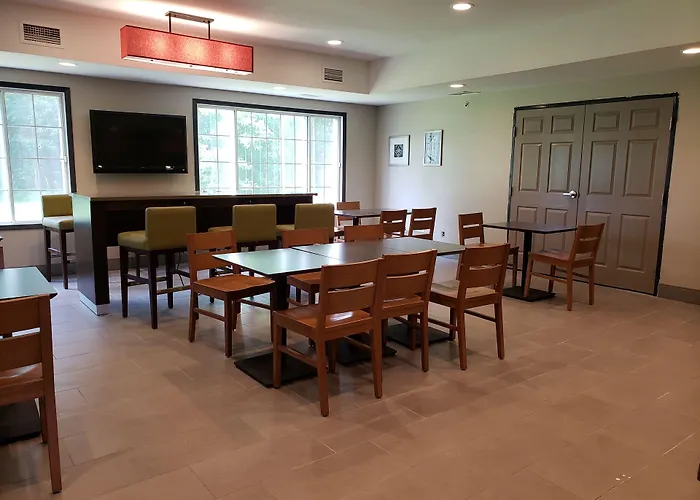 Country Inn & Suites By Radisson, Detroit Lakes