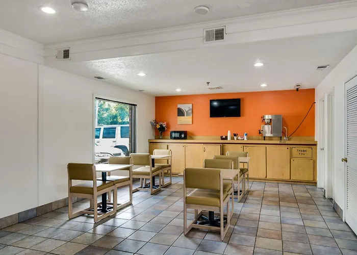 Motel 6-Waukegan, Il