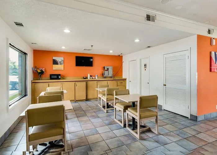 Motel 6-Waukegan, Il