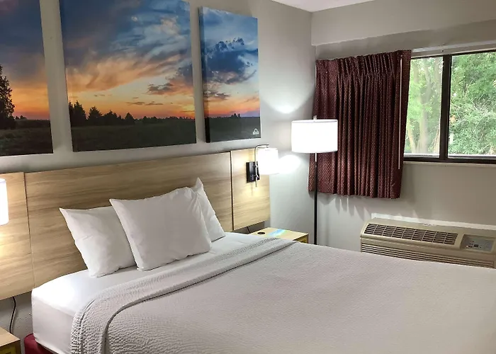 Days Inn By Wyndham Kingdom City
