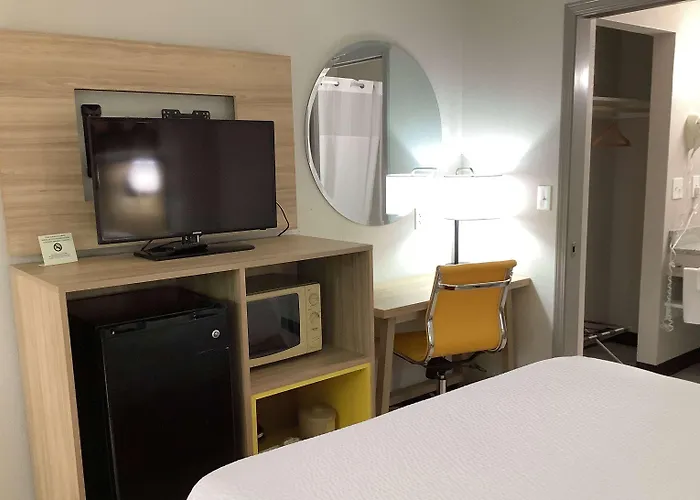 Days Inn By Wyndham Kingdom City