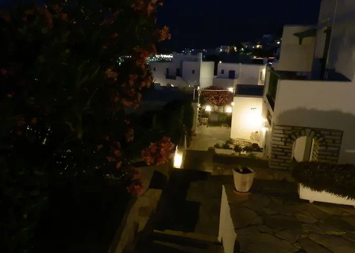 Adonis Hotel Studios&Apartments